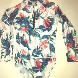 Long sleeve bathing suit
